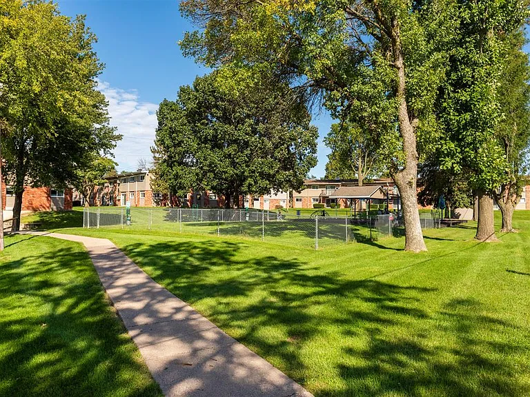Oak Valley Apartments — Photo 6