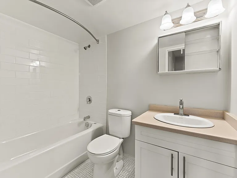 3165 Russell St — Photo 19
