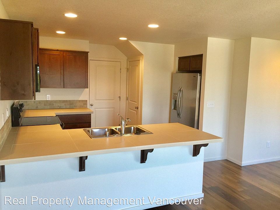 1st image of 1320 NE 70th St