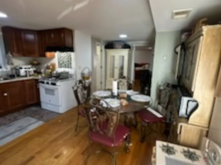 1418 Mattison Ave — Photo 2