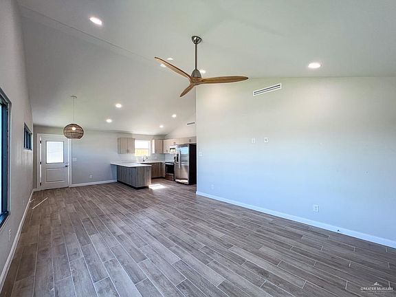 3rd image of 1404 E Iris Ave