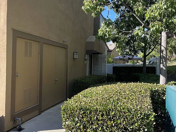 2nd image of 1012 S Country Glen Way