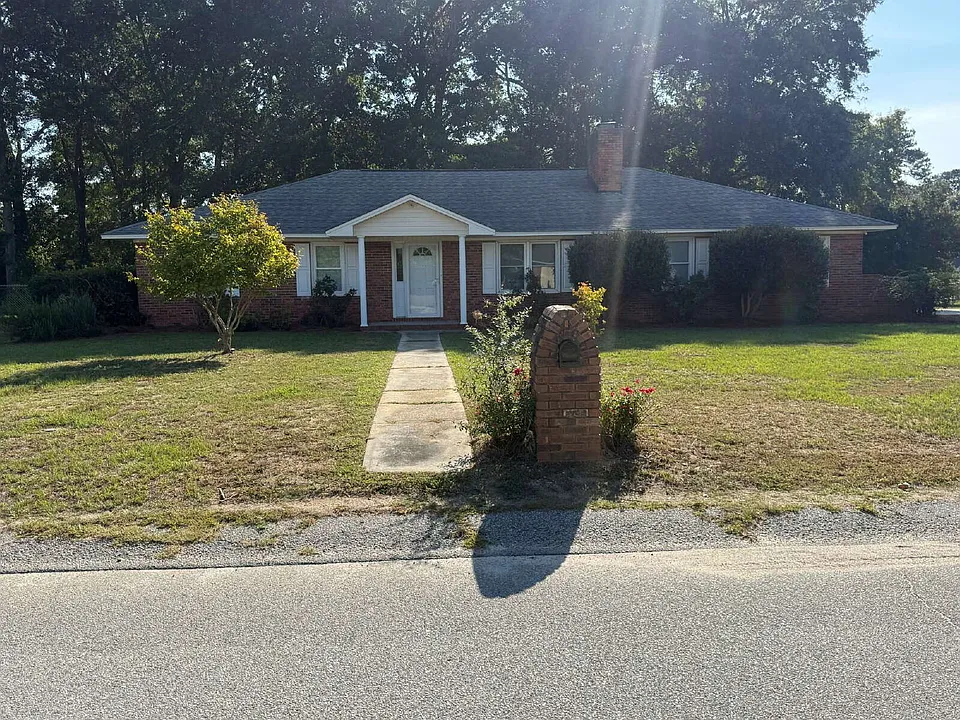 897 Ridgehill Dr
