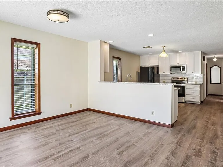 121 Ridgeway Dr — Photo 6