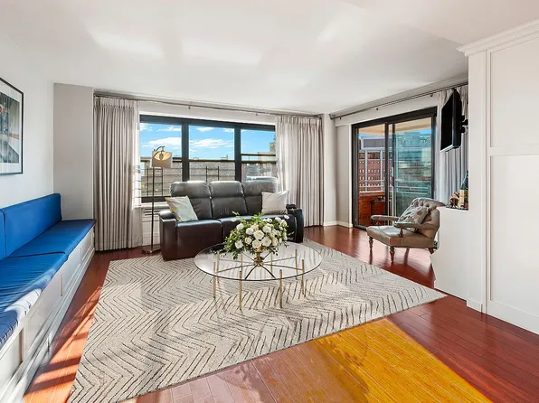 208 E Broadway, New York, NY 10002