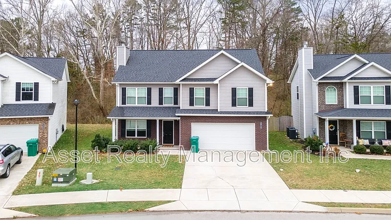 3 bed, 2.5 bath, 2083 sqft, $2,395 — Photo 4