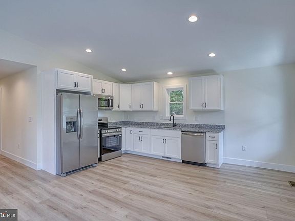 3rd image of 207 Charles Way