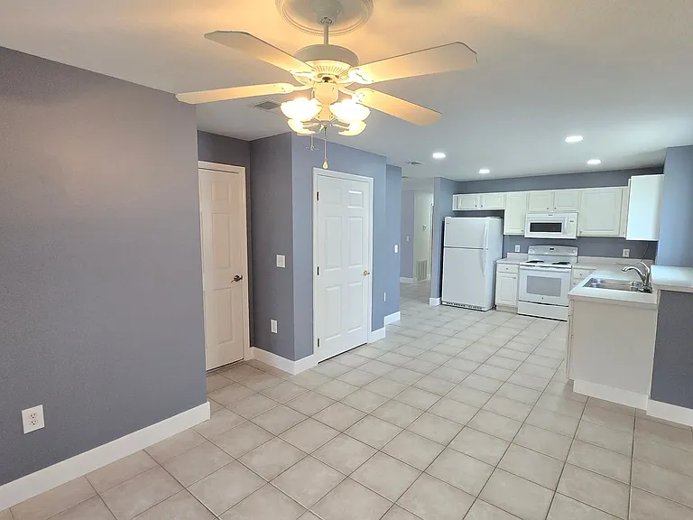 104 Charles Dr — Photo 8