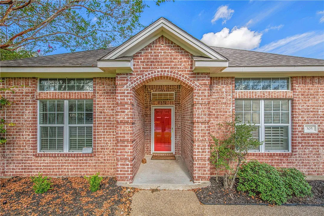 4 bed, 2.5 bath, 2286 sqft, $2,700 — Photo 4