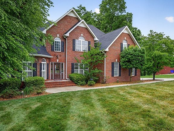 2nd image of 779 Coveview Cir