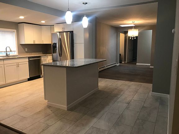 5th image of 75 Auborn Ave