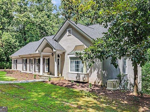 4th image of 3040 Spalding Dr