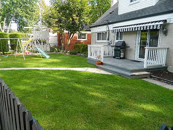 4th image of 29611 Newport Dr