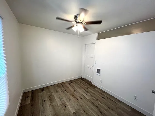 527 E 3rd St #3 — Photo 5