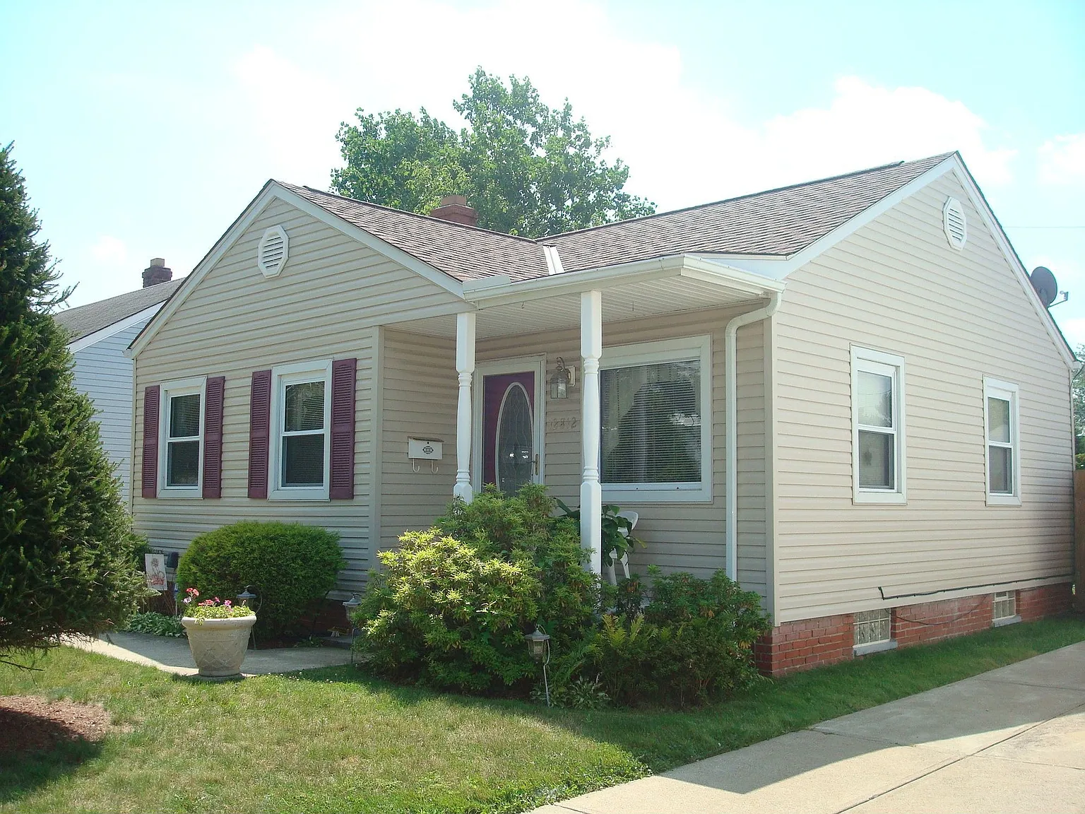 12812 Reindeer Ave photo 1