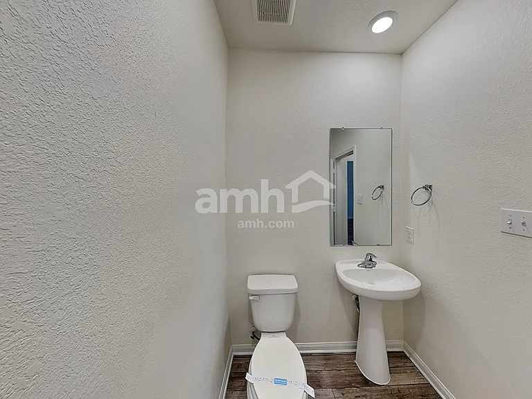 1126 Treeta Trl — Photo 8