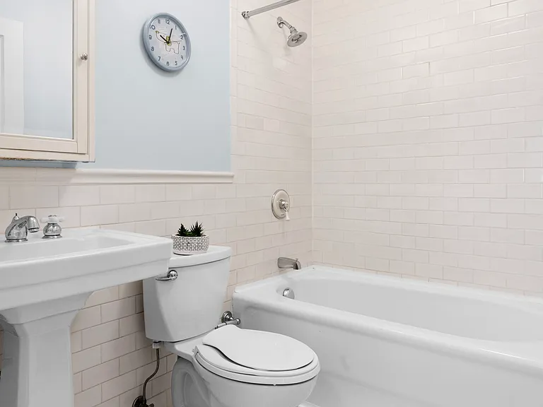 240 Carroll St #1 — Photo 8