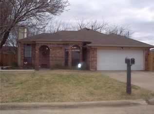 305 Shirley Dr, Alvarado, TX 76009