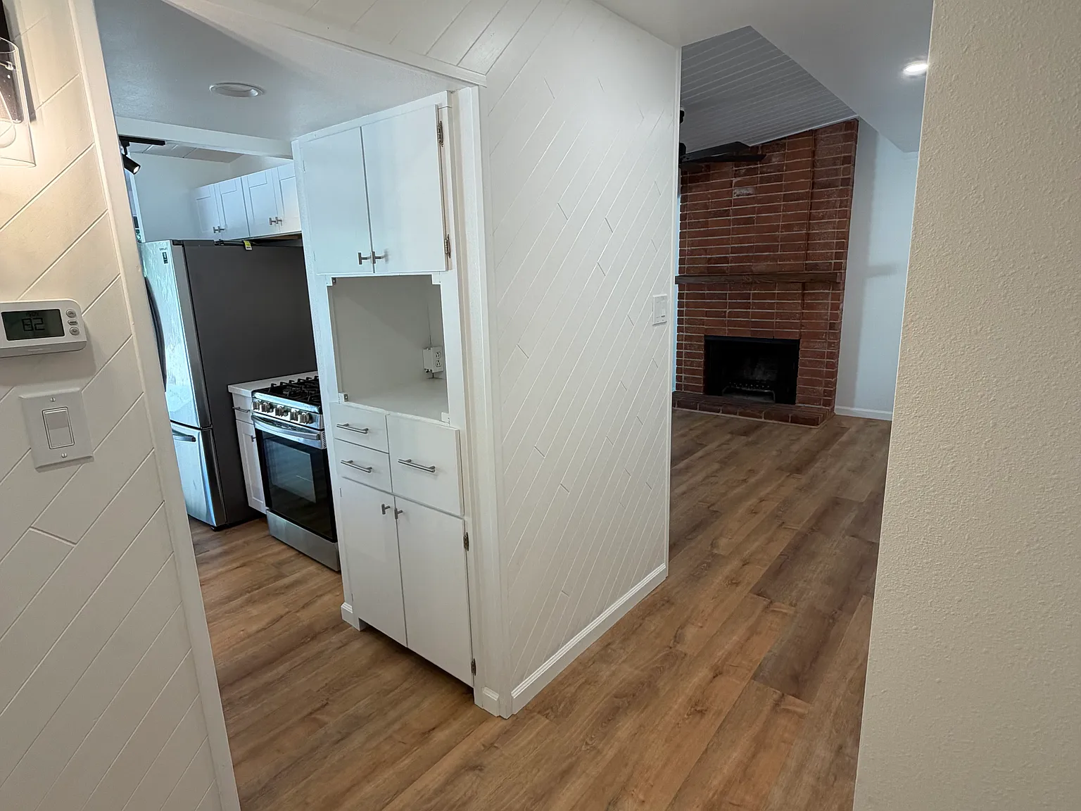 3 bed, 1600 sqft, $5,950 — Photo 4