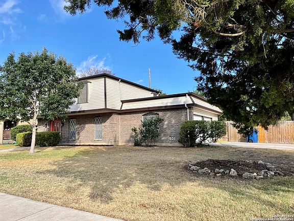 3rd image of 3507 PINEBLUFF DR