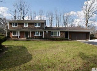 1 Jacquelyn Ct, Dix Hills, NY 11746