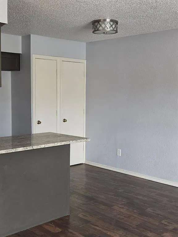 2 bed, 2.0 bath, 1000 sqft, $1,700 — Photo 2