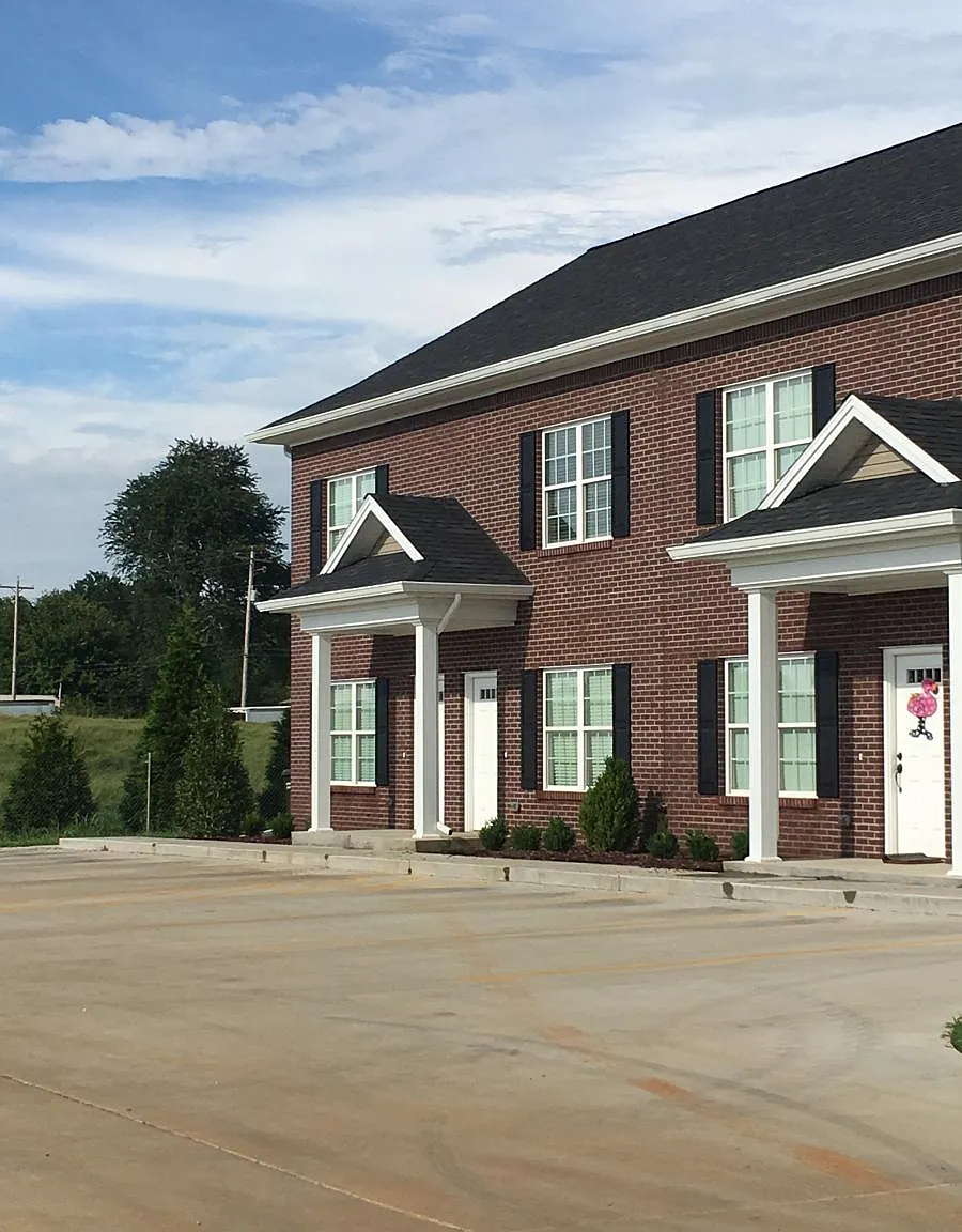2 bed, 1.5 bath, 1070 sqft, $1,000 — Photo 1