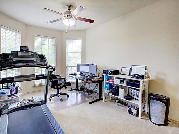 4th image of 1523 Grey Willow Ln