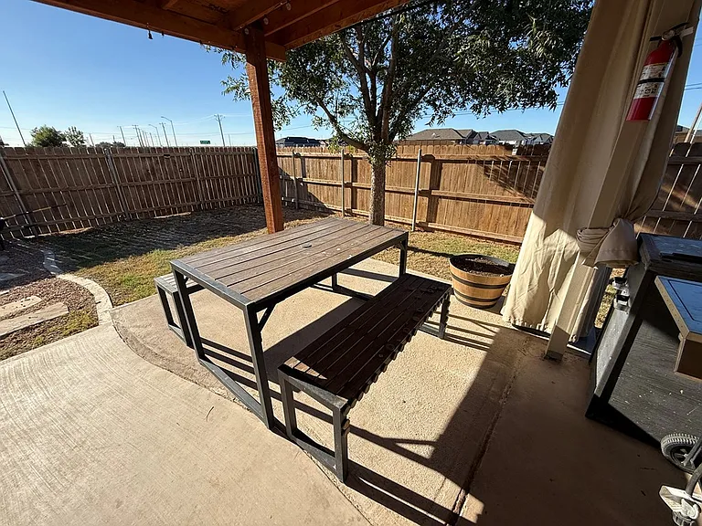 9915 Lamar Ave — Photo 23