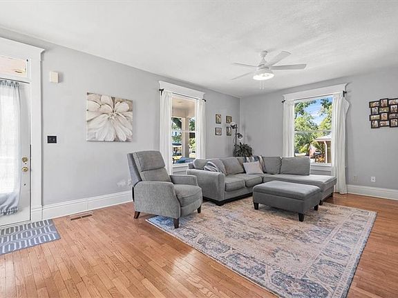 4th image of 329 W 3rd St