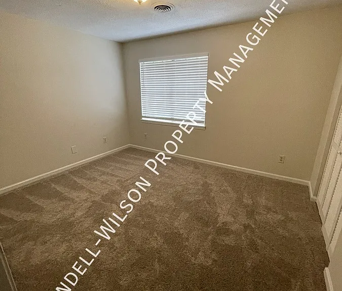 1331 Springlawn Ct — Photo 7