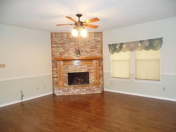 3rd image of 5106 Lee Hutson Ln