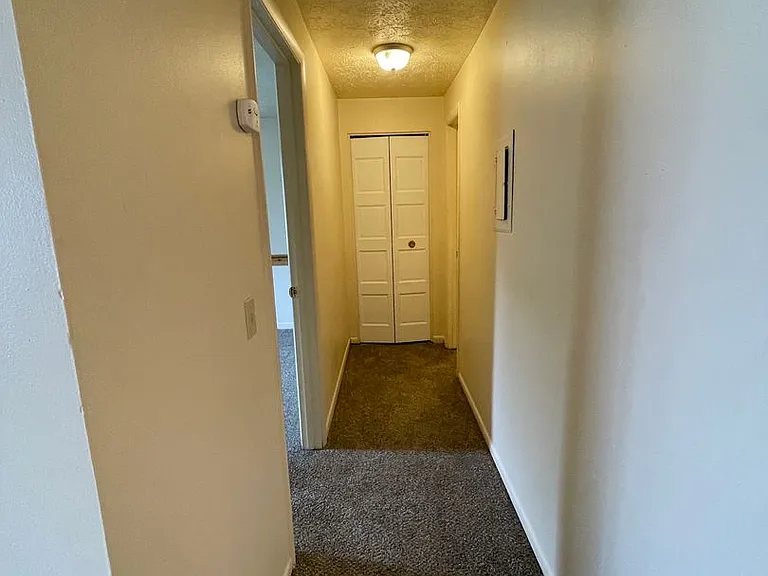 300 Sheridan Park — Photo 5
