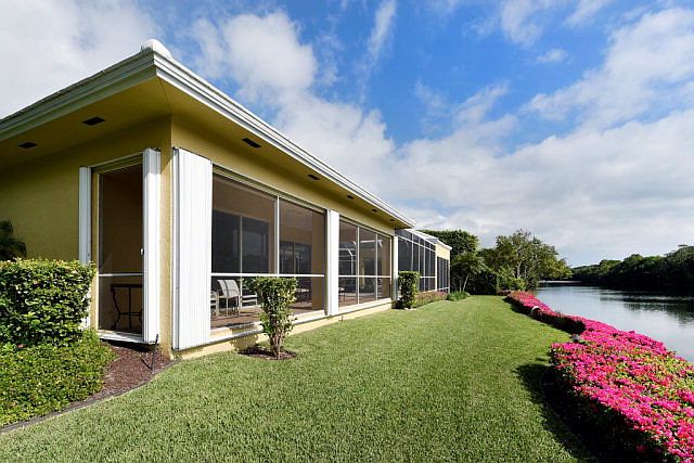 2nd image of 30 Thatch Palm Way