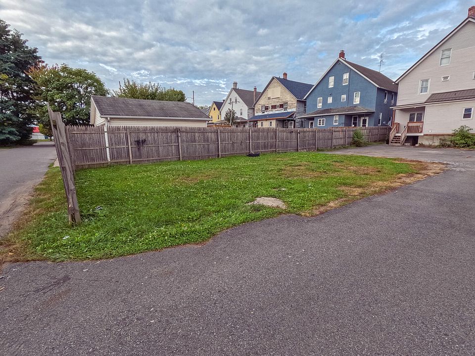 2nd image of 1028 Diamond Ave