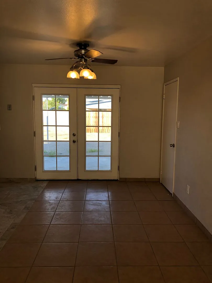 Adorable Home in Laverne Terrace! — Photo 3