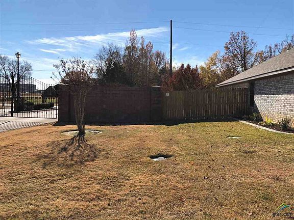 3rd image of 424 Amanda Ct