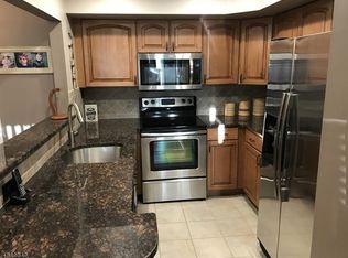 29 Ray Ct, Bedminster, NJ 07921