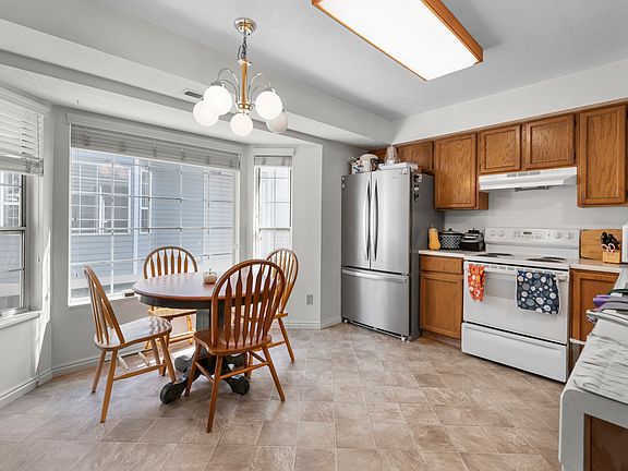 4th image of 236 E 2230 N APT 2