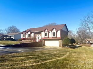 1015 36th Avenue Ct NE, Hickory, NC 28601