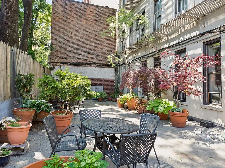 24 Cornelia St #10 — Photo 6