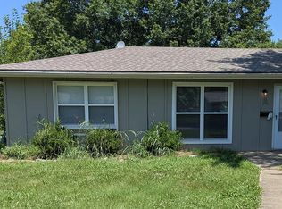 610 NW Little Ave APT A, Lees Summit, MO 64063