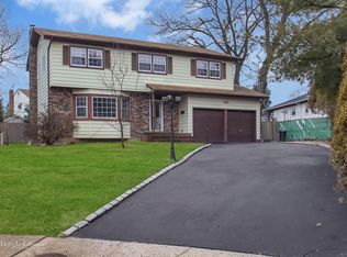 414 Bernice Dr, East Meadow, NY 11554