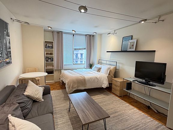 3rd image of 393 W 49th St APT 4L