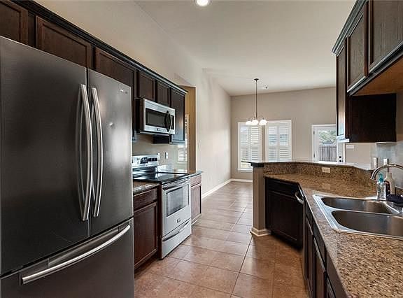 3rd image of 412 Saratoga Ct