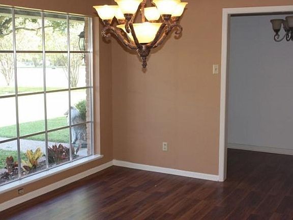 4th image of 410 Topeka Dr
