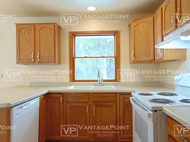 1065 Debra St — Photo 8