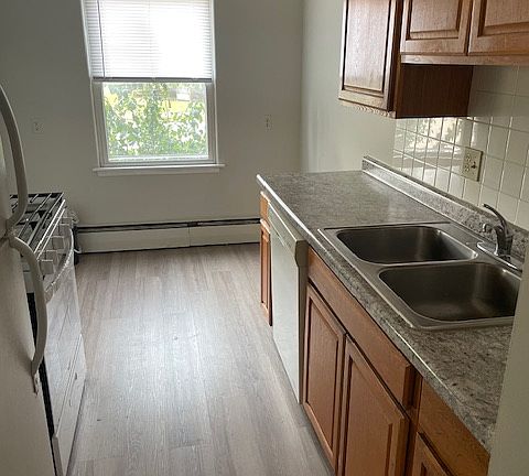 3rd image of 1647 County Road B W APT 1