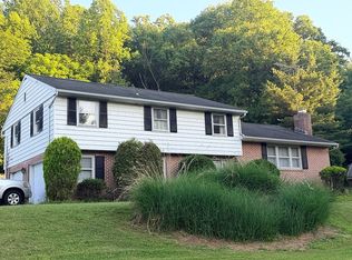 1040 Baker Rd, Sinking Spring, PA 19608