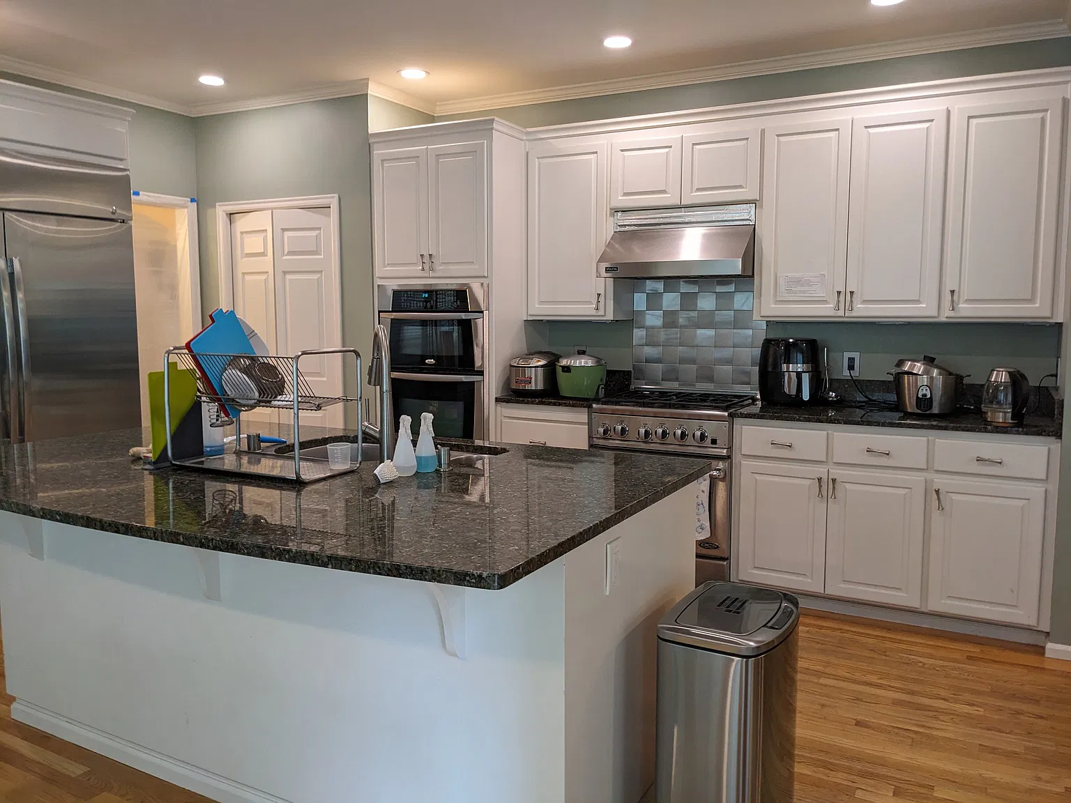 6 bed, 3800 sqft, $1,020 — Photo 2